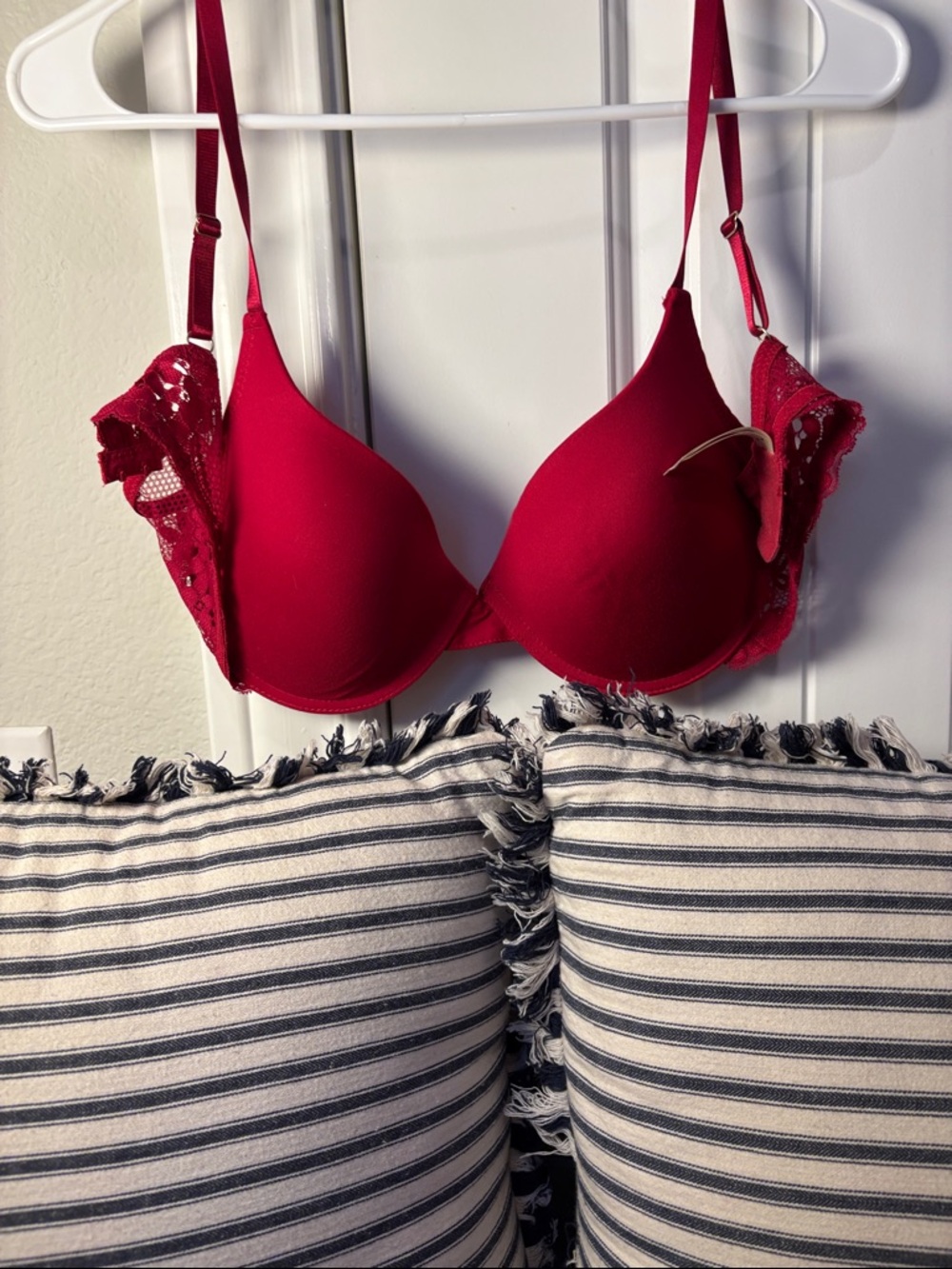 Jessica Simpson Hot Pink Lace-Trim Push-Up Bra